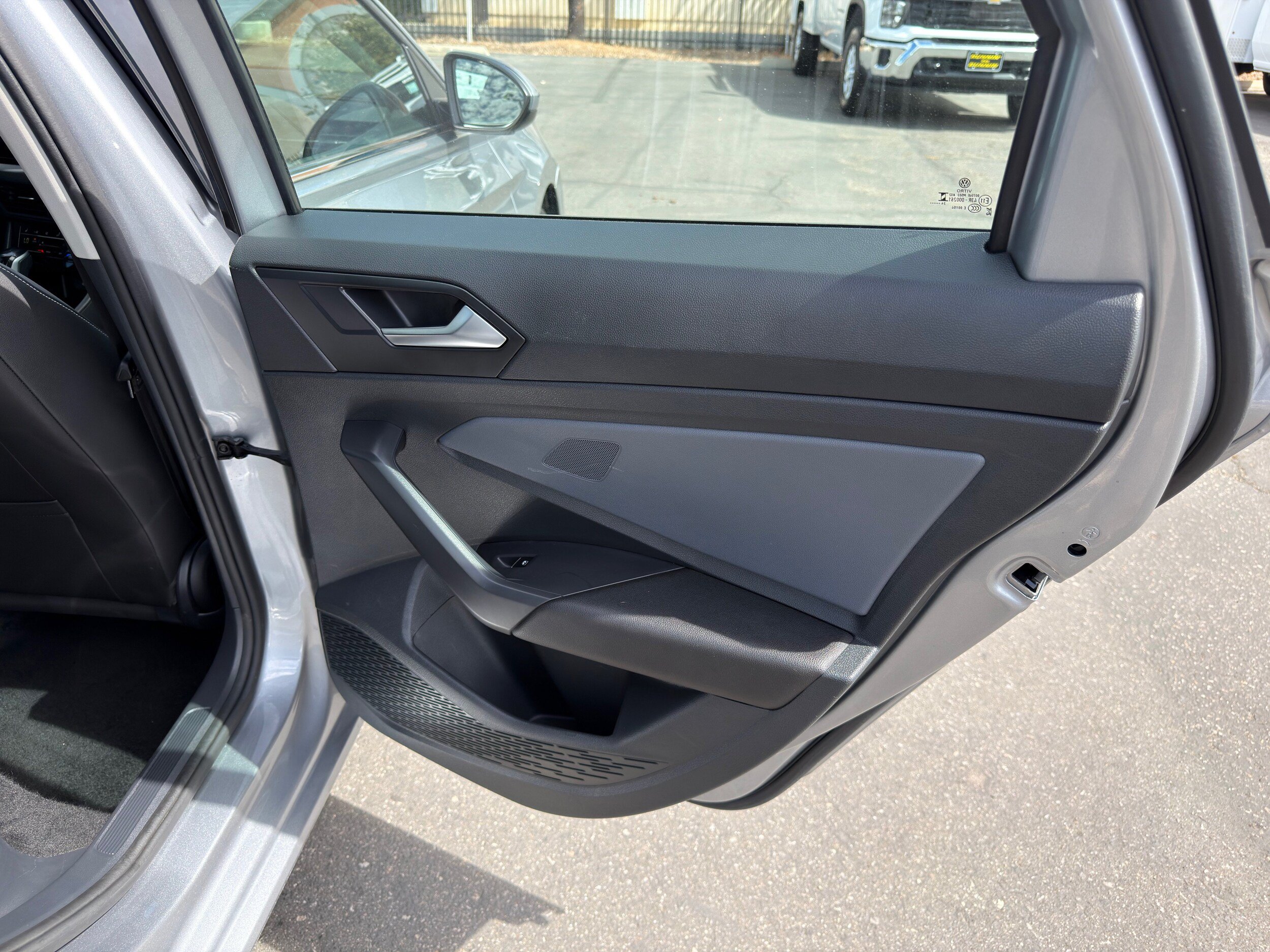 Used 2025 Volkswagen Jetta SE FWD image 13