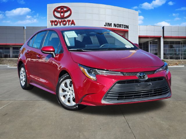 Used 2025 Toyota Corolla LE FWD image 1