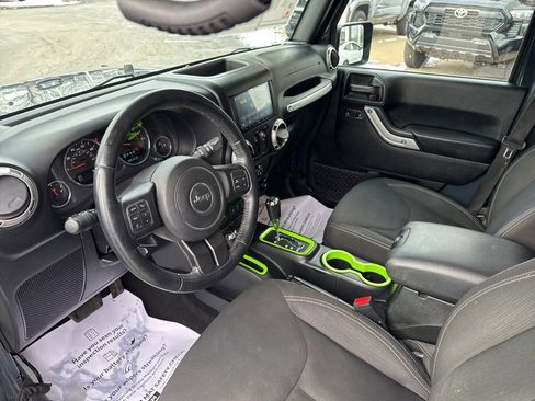 Used 2017 Jeep Wrangler Unlimited Sahara w/ Connectivity Group image 15