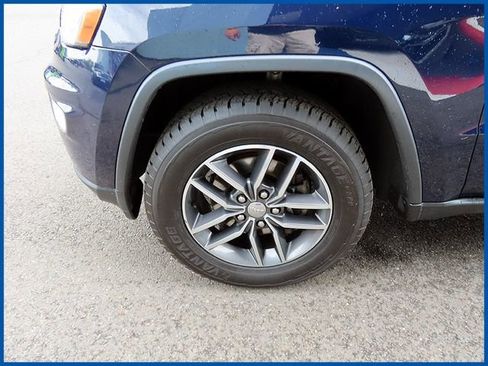 Certified 2018 Jeep Grand Cherokee Limited AWD/4WD image 4
