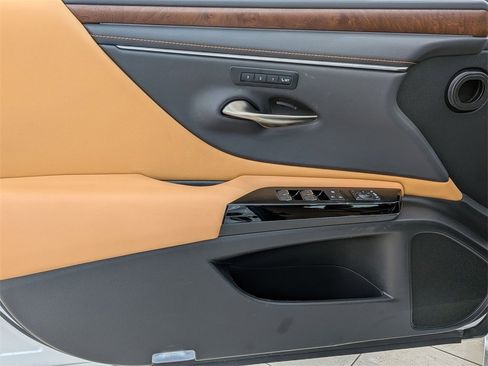 Certified 2024 Lexus ES 300h w/ Premium Package image 16