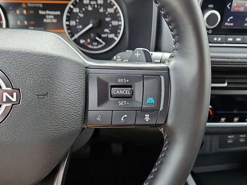 Used 2025 Nissan Rogue SV FWD image 21