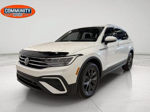 Used 2023 Volkswagen Tiguan SE AWD/4WD image 1
