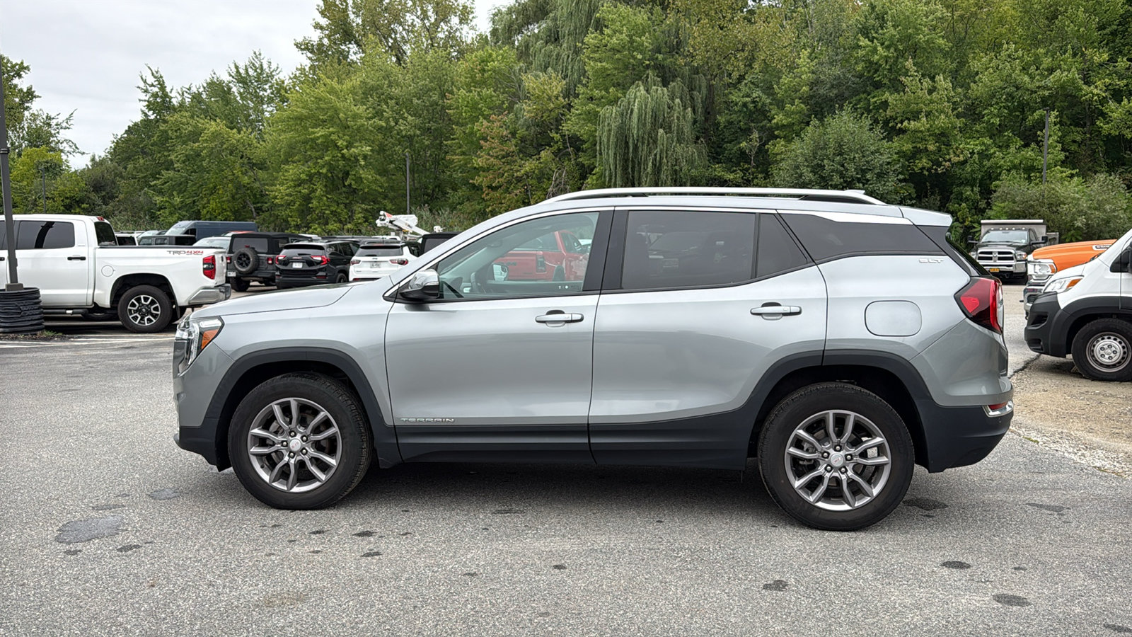 Used 2023 GMC Terrain SLT AWD/4WD image 4