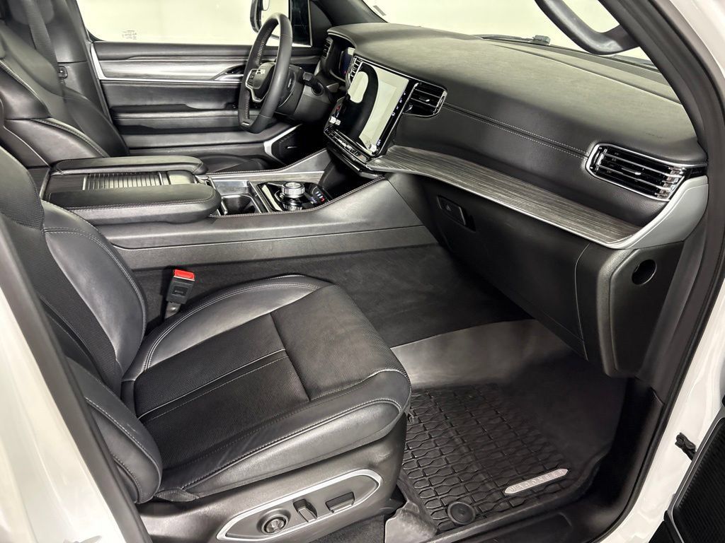 Used 2024 Jeep Wagoneer Series II w/ Flexible Seating Group RWD image 23