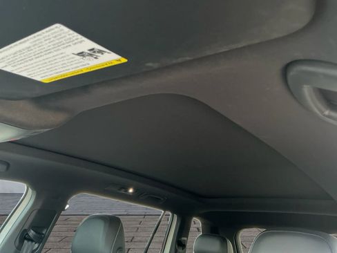 Used 2021 Volkswagen Tiguan SEL Premium R-Line image 24