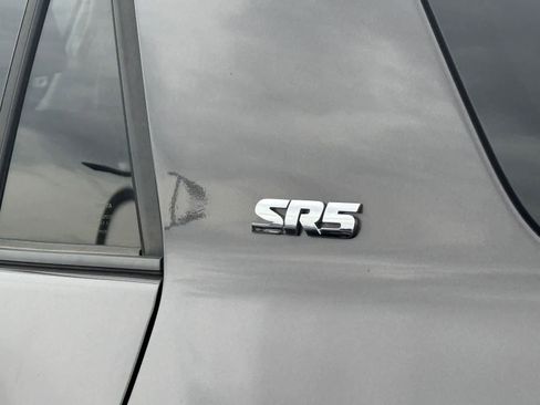 Used 2015 Toyota 4Runner SR5 w/ Four Season Floor Mat Package image 11