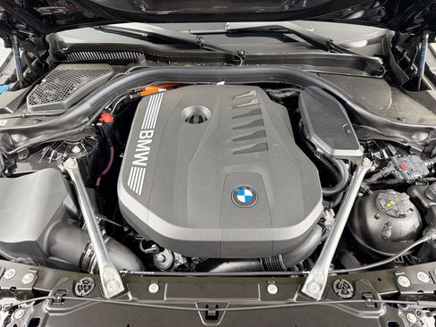 New 2026 BMW 550e xDrive w/ Premium Package image 31