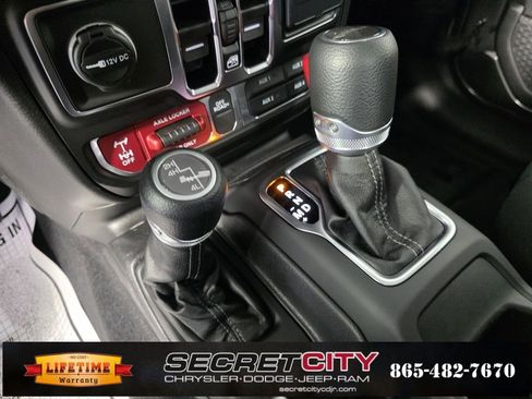 New 2025 Jeep Gladiator Mojave image 24