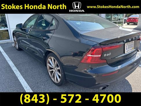Used 2021 Volvo S60 T5 Momentum w/ Premium Package FWD image 3