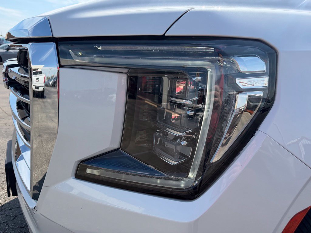Used 2022 GMC Yukon SLT w/ SLT Luxury Package AWD/4WD image 11