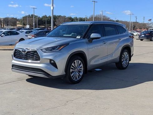 Used 2024 Toyota Highlander Platinum image 10