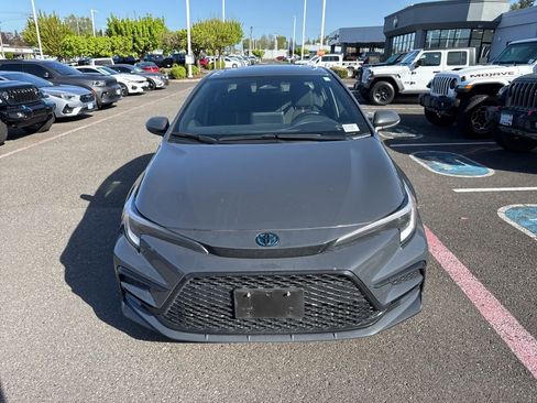 Used 2025 Toyota Corolla SE w/ SE Premium Package FWD image 2