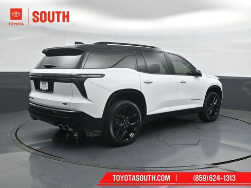 Used 2024 Chevrolet Traverse RS image 2