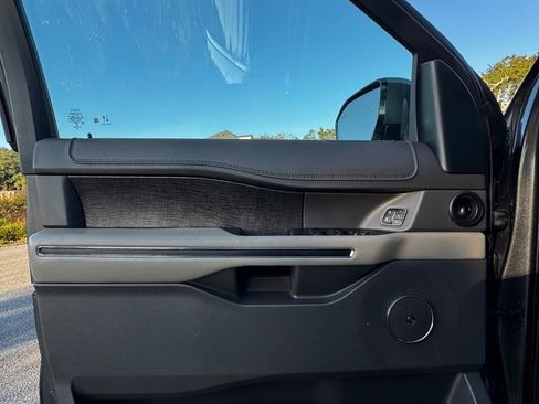 Used 2020 Ford Expedition Max Limited image 9