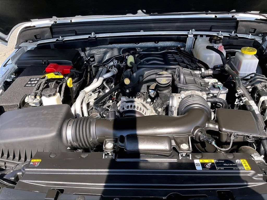 Used 2025 Jeep Gladiator Sport AWD/4WD image 30