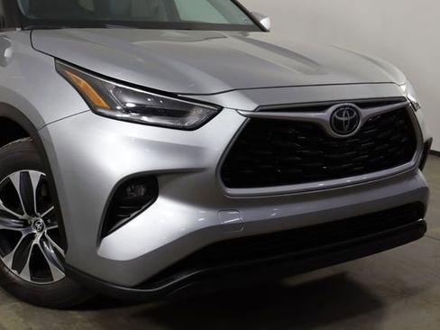 Used 2021 Toyota Highlander XLE FWD image 44