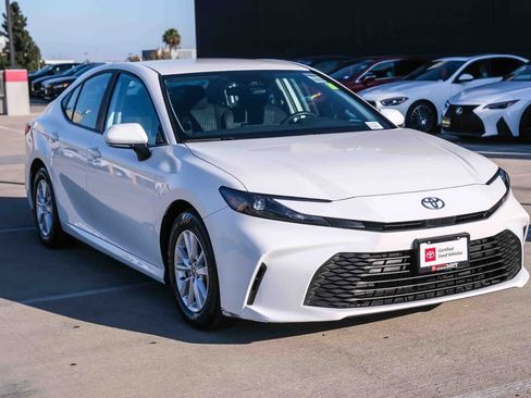 Used 2025 Toyota Camry LE FWD image 3
