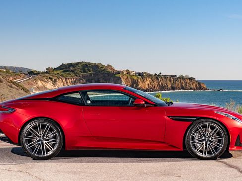 Used 2024 Aston Martin DB12 Coupe image 28