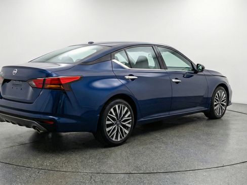 Used 2025 Nissan Altima 2.5 SV image 9