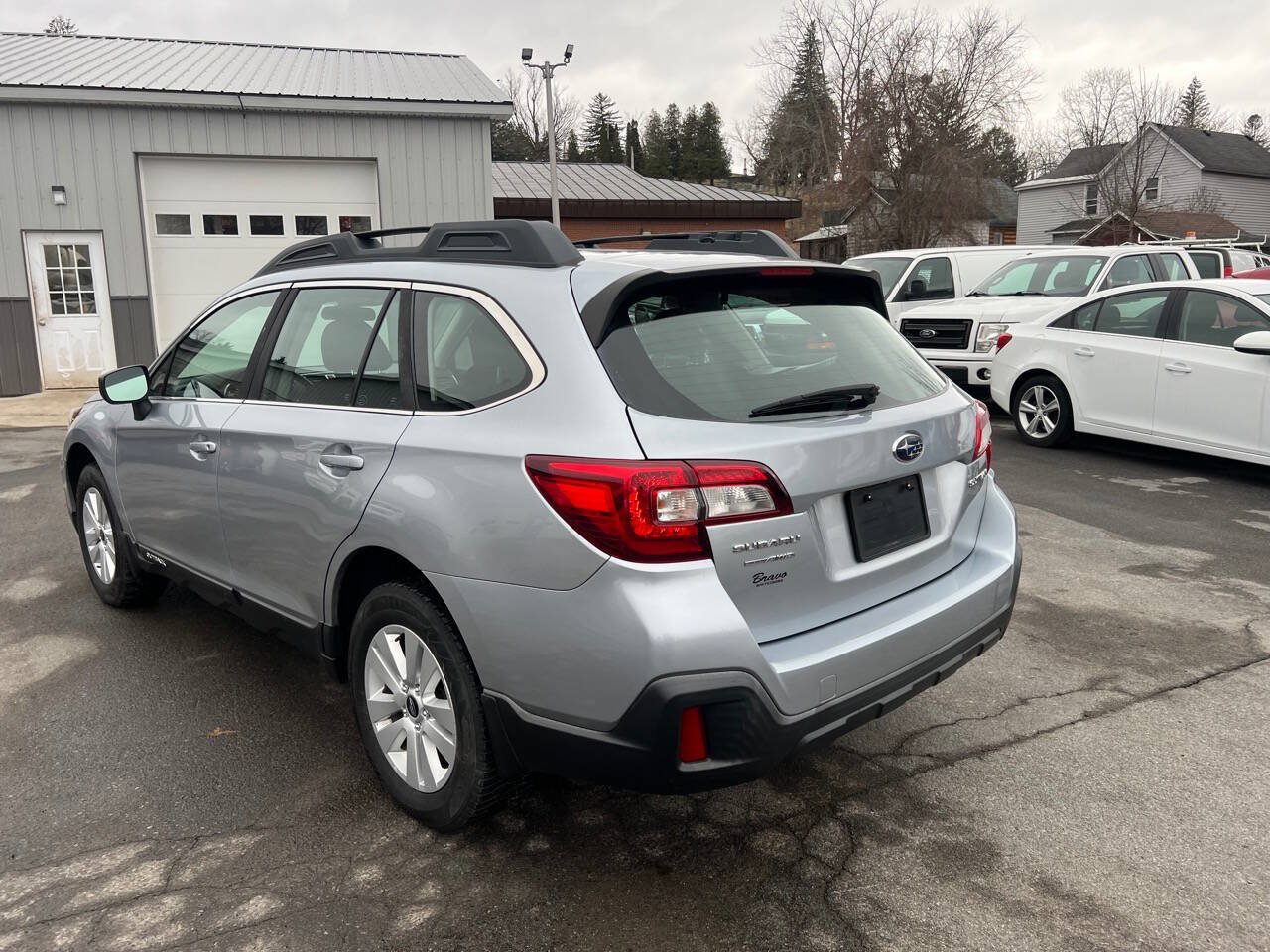Used 2018 Subaru Outback 2.5i AWD/4WD image 3