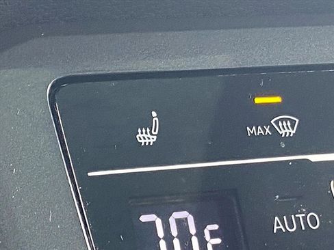 Certified 2022 Volkswagen Tiguan SE R-Line image 17