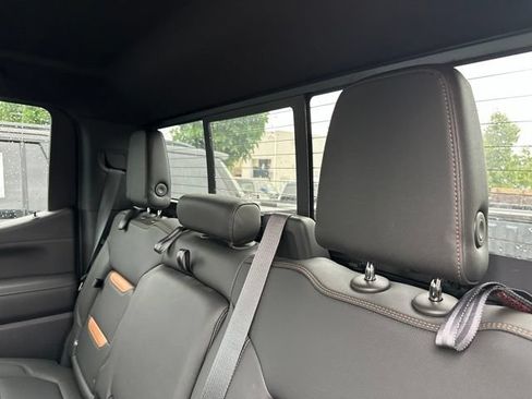 Used 2022 GMC Sierra 1500 AT4 w/ AT4 Preferred Package AWD/4WD image 15