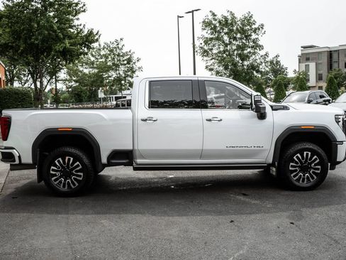 Used 2024 GMC Sierra 2500 Denali Ultimate AWD/4WD image 3