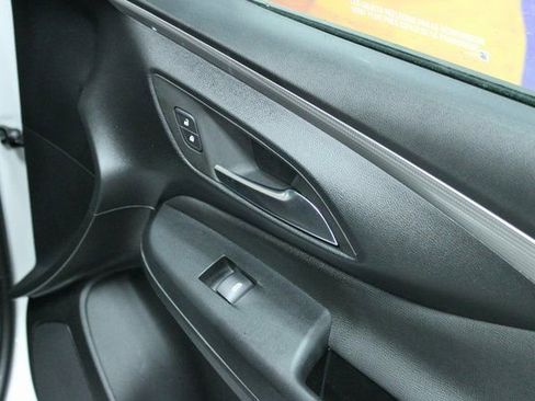 Used 2025 Buick Envista Avenir FWD image 9