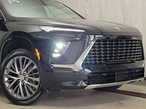 Certified 2025 Buick Enclave Avenir w/ Super Cruise Package image 2