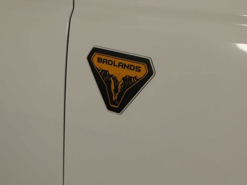 Used 2023 Ford Bronco Badlands image 38