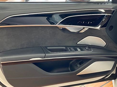 Used 2021 Audi S8 L image 17