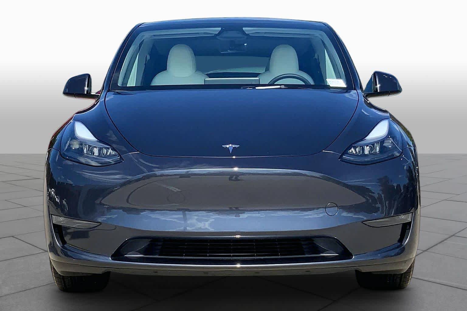 Used 2025 Tesla Model Y Long Range AWD/4WD image 3