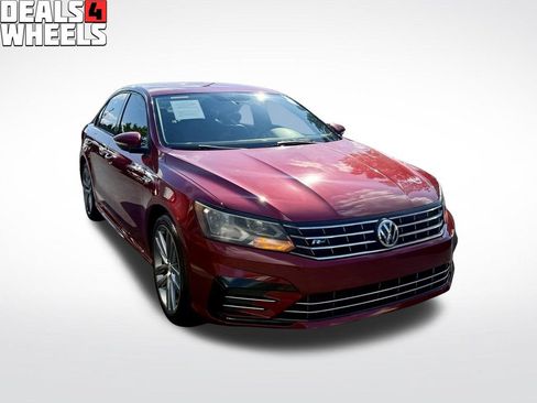 Used 2018 Volkswagen Passat 2.0T FWD image 3