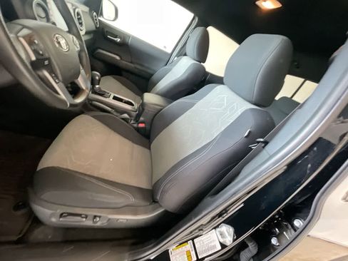 Used 2023 Toyota Tacoma TRD Off-Road image 11