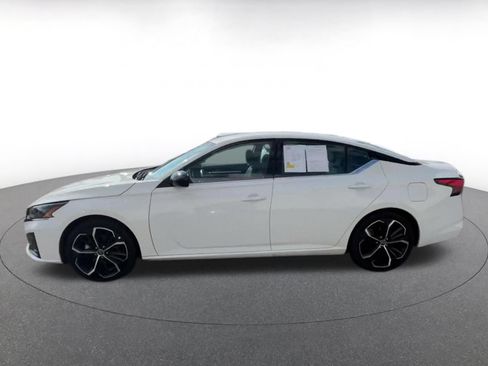 Used 2025 Nissan Altima 2.5 SR FWD image 7
