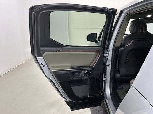 Used 2022 Rivian R1T Adventure image 17