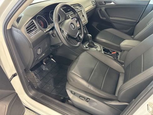 Used 2019 Volkswagen Tiguan SE w/ Panoramic Sunroof Package image 16