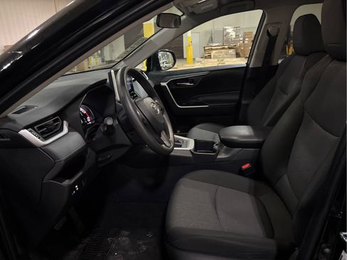 Used 2025 Toyota RAV4 XLE image 9