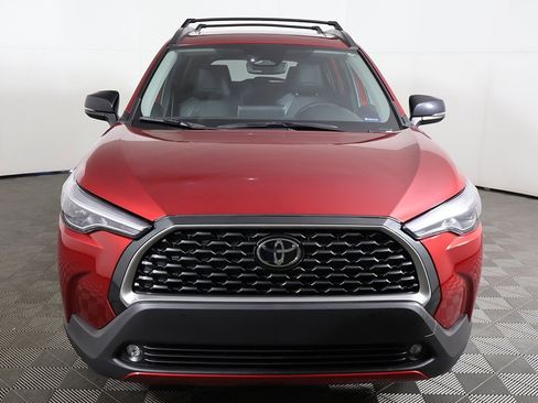 Used 2025 Toyota Corolla Cross XLE image 11