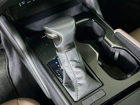 Used 2024 Lexus ES 350 w/ Premium Package image 25