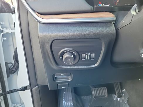 Used 2025 Jeep Grand Cherokee L Summit w/ Obsidian Package AWD/4WD image 21