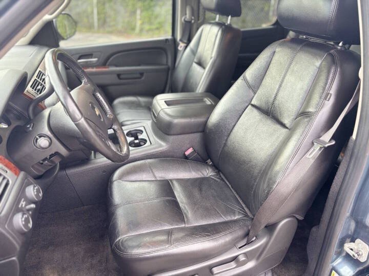 Used 2010 Chevrolet Avalanche LT w/ Regional Value Package AWD/4WD image 8