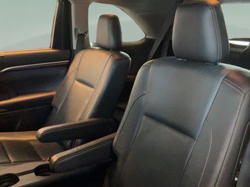 Used 2016 Toyota Highlander Limited FWD image 30