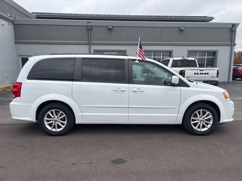 Used 2016 Dodge Grand Caravan SXT image 44