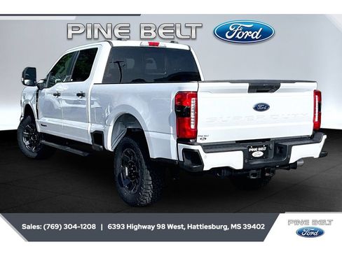 Used 2024 Ford F250 XL w/ STX Appearance Package AWD/4WD image 2