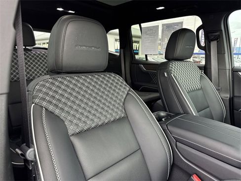 Used 2025 GMC Acadia Denali w/ Super Cruise Package image 26