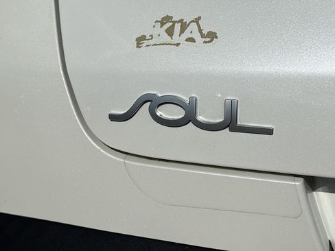 Used 2022 Kia Soul LX image 11