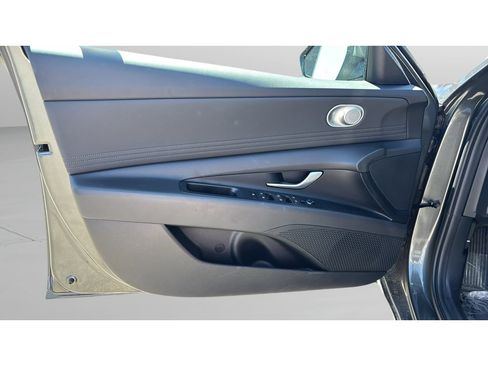 Certified 2025 Hyundai Elantra SEL FWD image 11