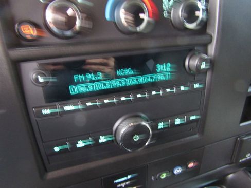 Used 2023 GMC Savana 3500 LS RWD image 15